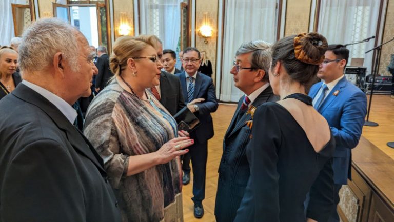 Totuși, cercetați-o pe Șoșoacă!
