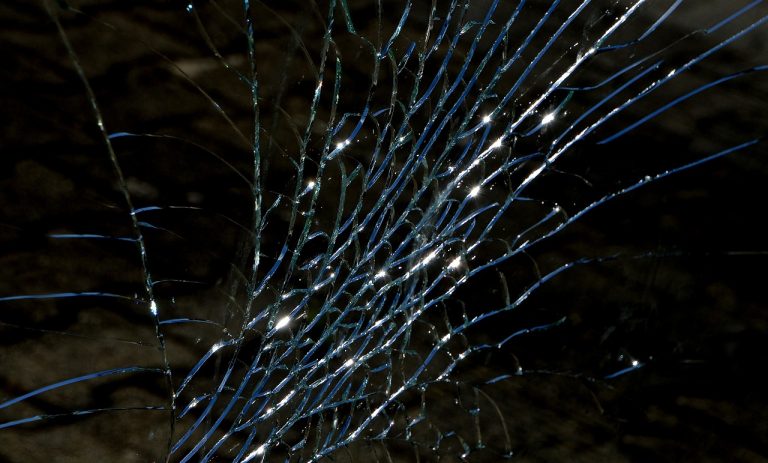 Vâlcea: O cisternă încărcată cu GPL s-a ciocnit cu un TIR / Trafic blocat pe DN 7