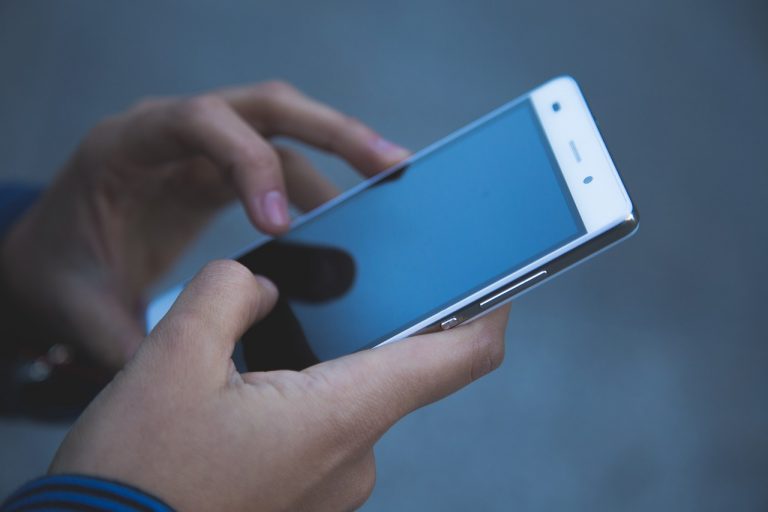 DNSC avertizează: Continuă campania de fraudă prin apeluri telefonice din partea unor infractori care se deghizează în reprezentanţi ai Bursei din România