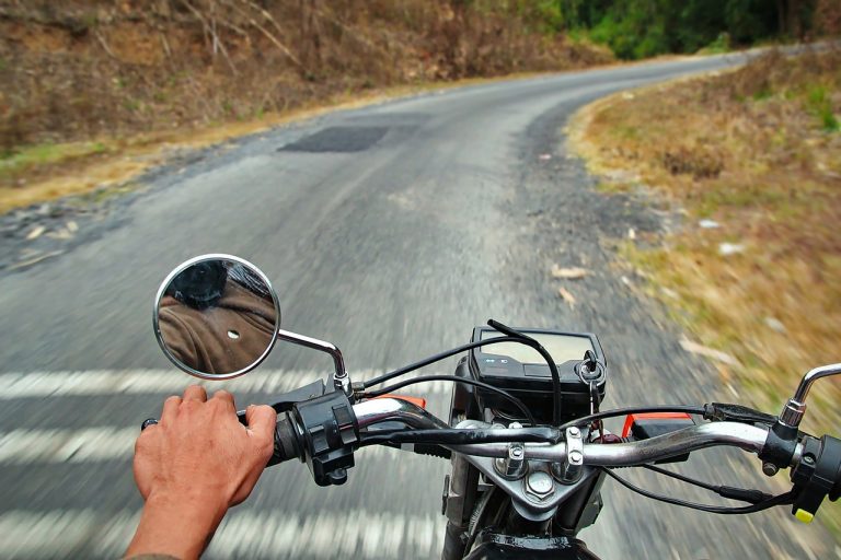 Camera Deputaţilor: Permisul pentru categoria B va fi valabil și pentru unele tipuri de motociclete