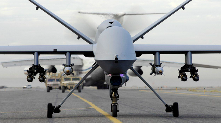 The Guardian: O dronă militară americană controlată de inteligenţa artificială şi-a „ucis” operatorul