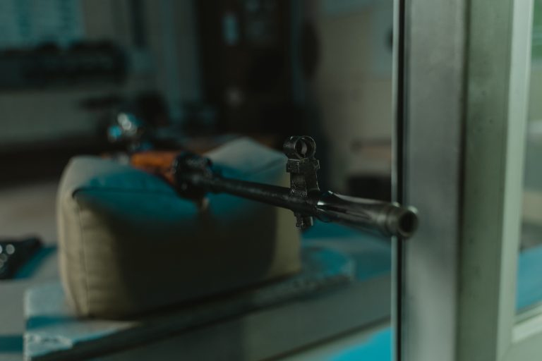 „Precis. Mortal. De încredere”. Cum ajunge în puștile rusești muniția de lunetist fabricată în Statele Unite