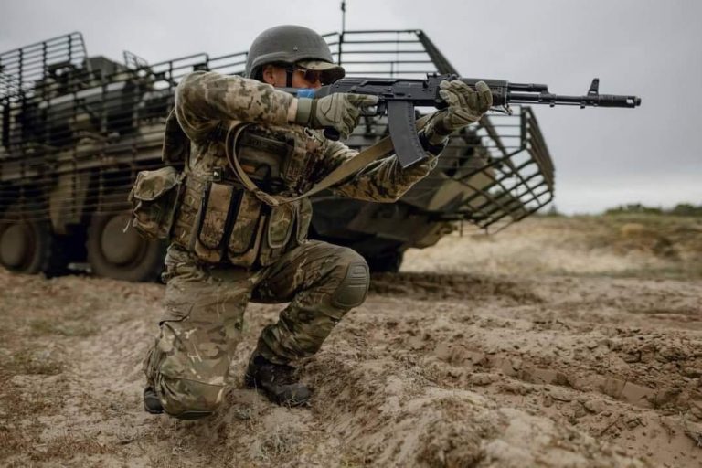 Reuters: Ucraina şi-a triplat producţia de arme în 2023 / 500 de companii lucrează în sectorul de apărare