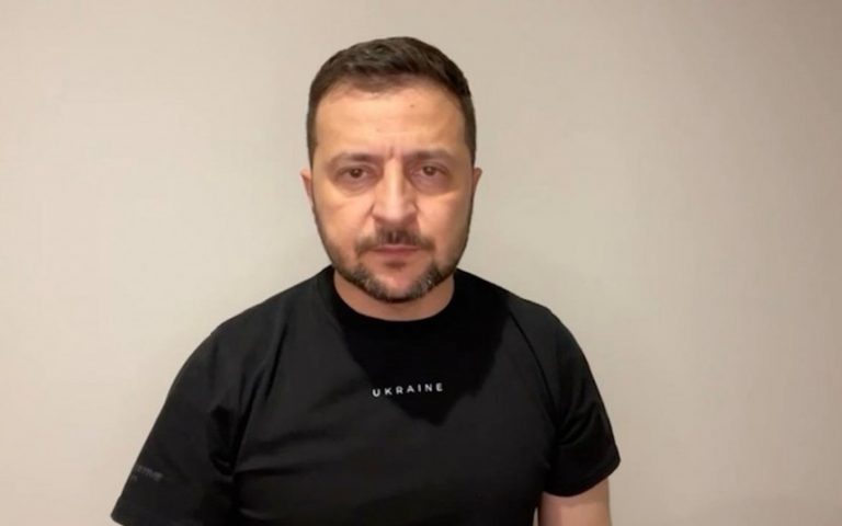 Volodimir Zelenski l-a demis pe comandantul forţelor aeriene după prăbuşirea unui avion F-16