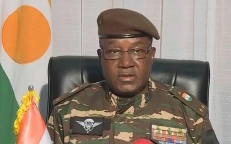 Comandantul gărzii prezidenţiale se proclamă şef al statului după puciul din Niger