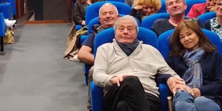Percheziţii la domiciliul lui Hiromi Rolin, însoțitoarea lui Alain Delon, care urmează să fie audiată