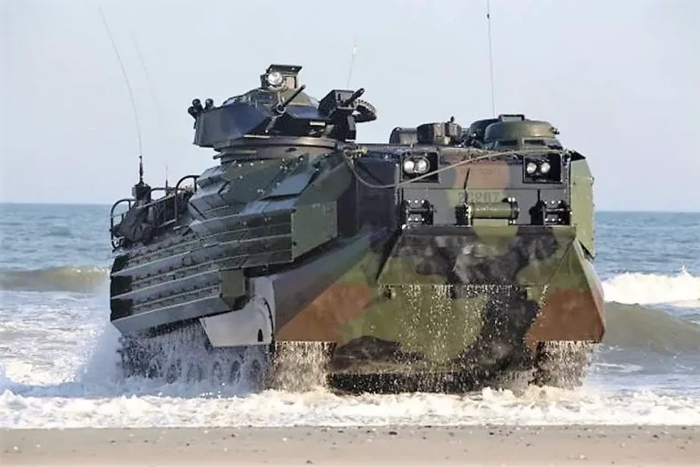 SUA aprobă vânzarea către România a 16 vehicule amfibii de asalt, un contract în valoare de 120,5 milioane de dolari
