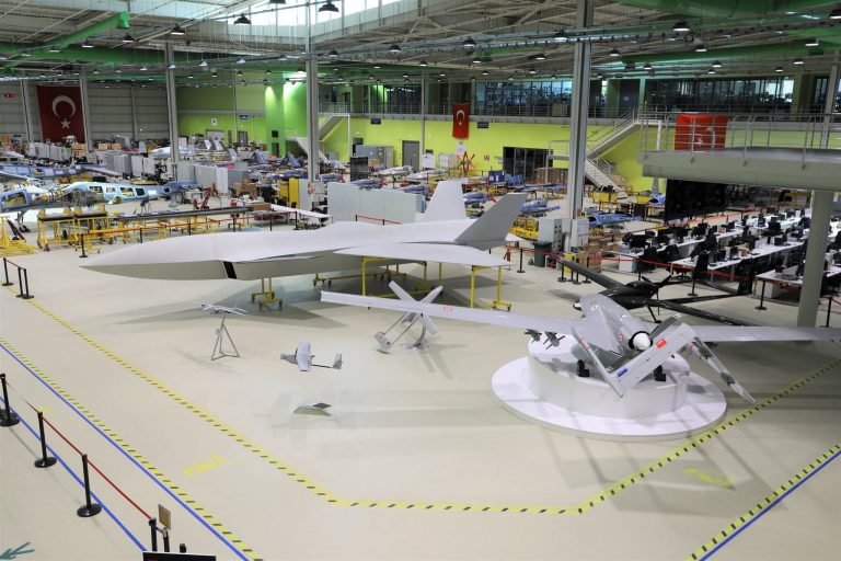 Ucraina semnează un acord cu o companie turcă pentru repararea şi mentenanţa dronelor