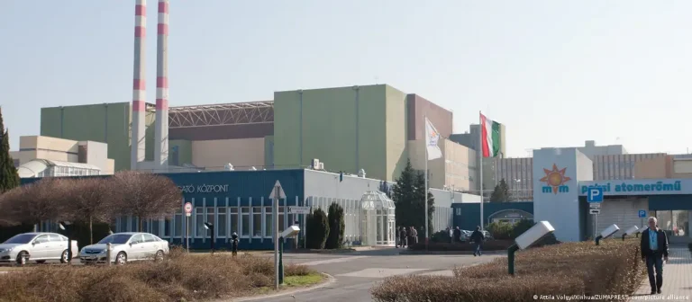 Ungaria opreşte trei din cele patru reactoare ale centralei nucleare de la Paks din cauza apelor prea calde ale Dunării