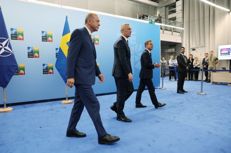 Erdogan promite să sprijine aderarea Suediei la NATO