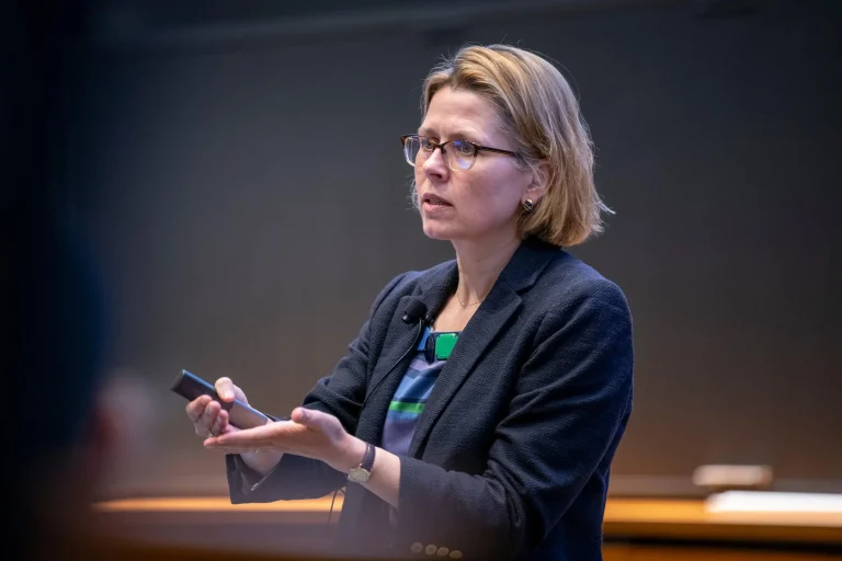 Numirea unei americance într-un post cheie al Comisiei Europene provoacă reacţii critice în Franţa