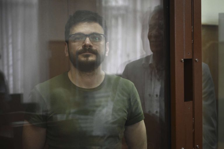 Ilia Iaşin, apropiat al lui Navalnîi eliberat în cadrul schimbului de deţinuţi, condamnă expulzarea sa “ilegală” din Rusia