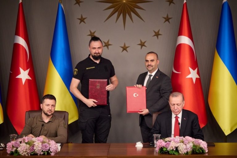 Ucraina şi Turcia au semnat un memorandum în domeniul industriilor strategice