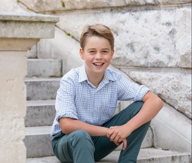 Familia regală britanică a publicat o nouă fotografie cu prinţul George, care împlineşte 10 ani