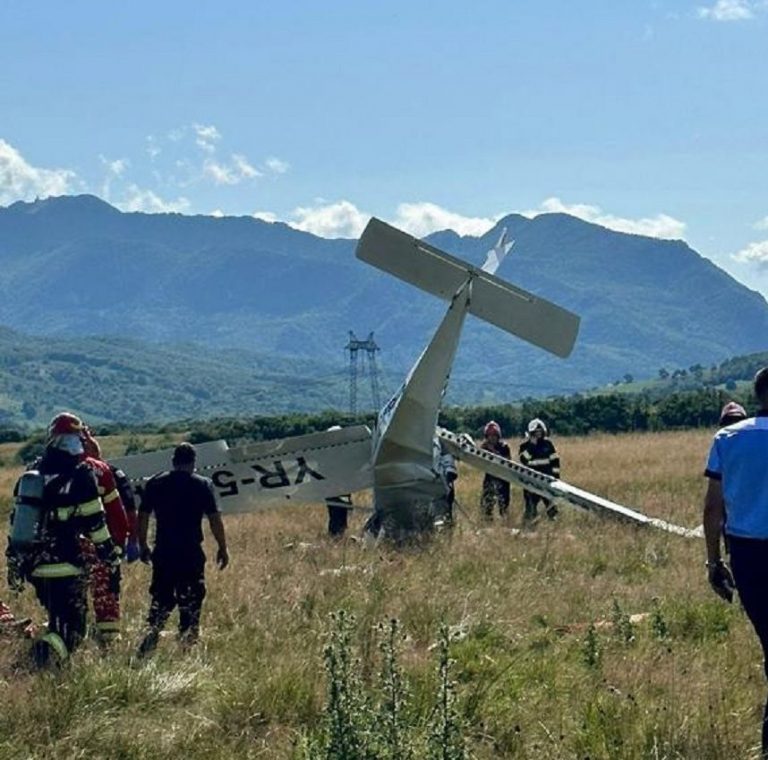 Un aparat de zbor s-a prăbuşit între localităţile Râşnov şi Tohan / Pilotul a decedat