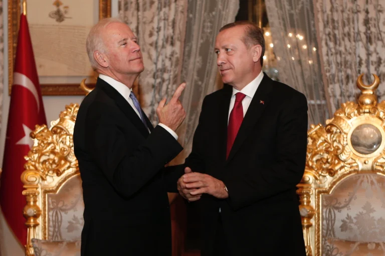 Biden şi Erdogan au vorbit la telefon despre candidatura Suediei la NATO. Cei doi au decis să aibă un tete-a-tete la summitul de la Vilnius