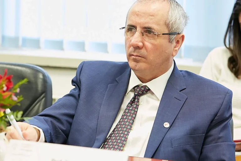 Prof. dr. Daniel Coriu, preşedintele CMR: România, ”fabrica de medici” a Europei, pe locul ll după Kazahstan