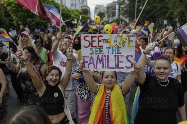 PHOTOS | Thousands take part in Pride March in Romanian capital