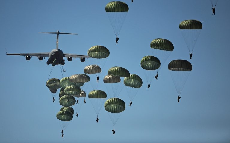Pentru a ține Rusia afară și America înăuntru, NATO trebuie să plătească mai mult. Europenii trebuie să fixeze un calendar-beton