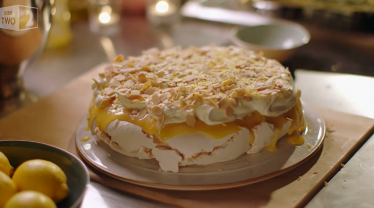 VIDEO | Rețetă delicioasă de pavlova cu lămâie