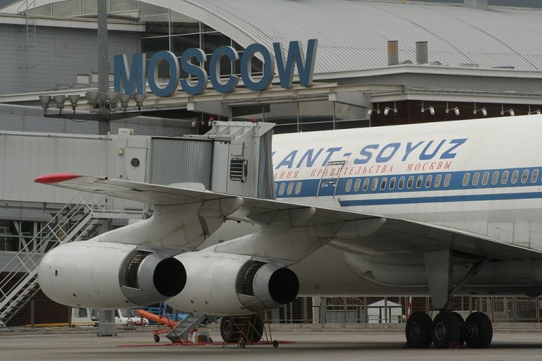 Zboruri suspendate pe aeroportul Vnukovo din Moscova, în timp ce primarul anunţă distrugerea unei drone ucrainene