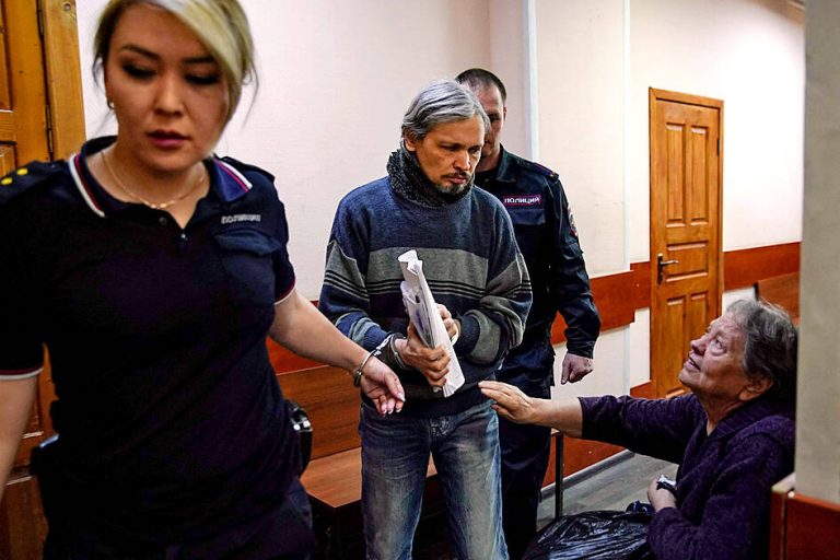 Rusia | Şase ani de închisoare pentru mesaje antirăzboi pe internet
