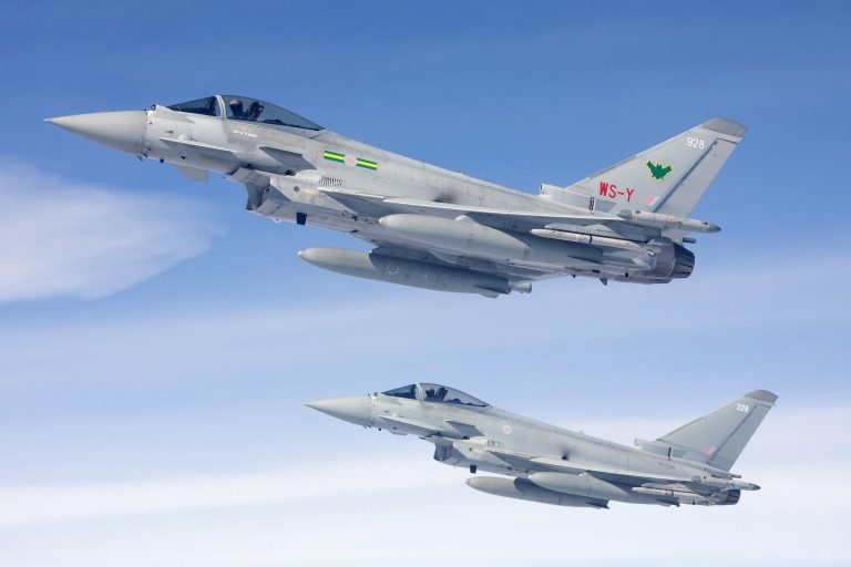 Avioane britanice Typhoon au interceptat două bombardiere ruse în spaţiul aerian internaţional de deasupra Scoţiei