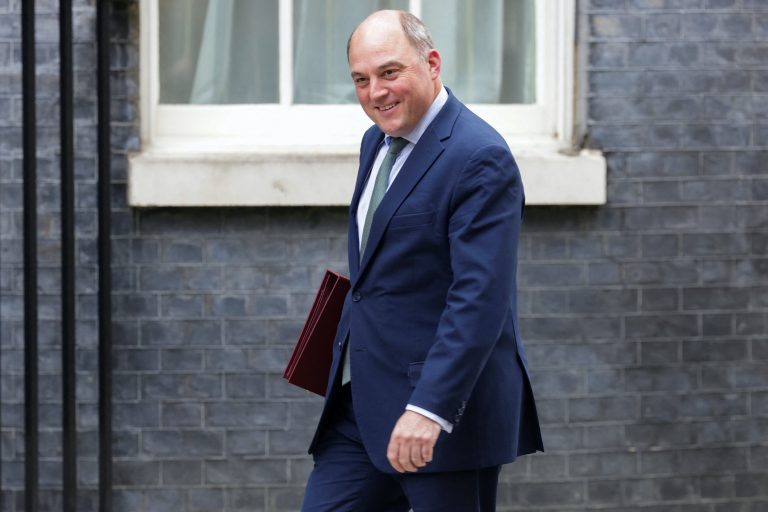 Ministrul britanic al Apărării a demisionat