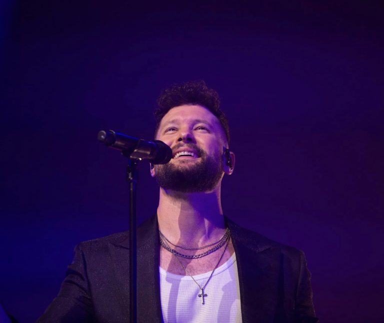 Calum Scott revine în România la festivalul Summer in the City din Piaţa Constituţiei
