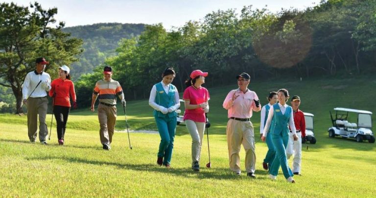 Coreea de Nord îi invită pe străini să vină să joace golf