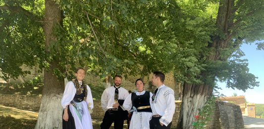 Saxon dancers rest in the shade in the village of Crit. Universul.net