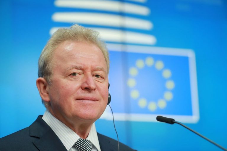 Comisarul european pe agricultură cere prelungirea restricţiilor la importurile de cereale din Ucraina până la finalul anului