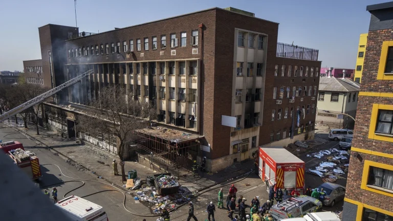 63 de morţi în urma unui incendiu izbucnit în Iohannesburg