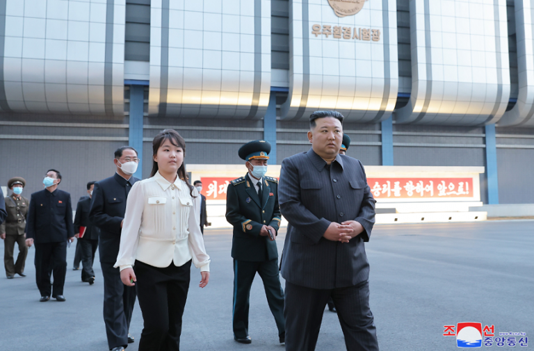 Kim Jong Un a inspectat fabricile de armament înainte de exercițiile militare comune la care participă SUA și Coreea de Sud