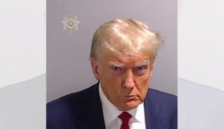 Fostul preşedinte Donald Trump a strâns peste 7 milioane de dolari după publicarea ”mugshot”-ului din Georgia