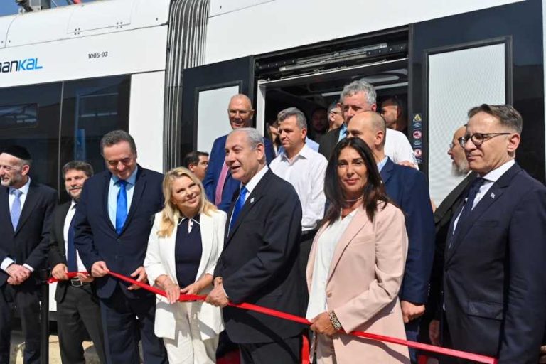 Premierul Benjamin Netanyahu a inaugurat prima linie de tramvai din Tel Aviv