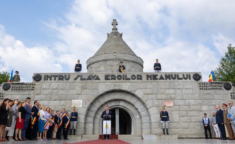 Nicolae Ciucă, la Mausoleul de la Mărăşeşti: România modernă nu poate exista în afara civilizaţiei occidentale. România este de partea bună a istoriei