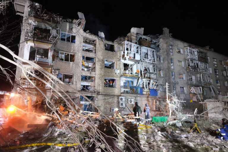 Ucraina: Opt morţi în urma atacurilor de la Pokrovsk / Rachetele au lovit apartamente