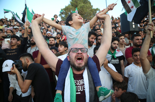 VIDEO | Manifestaţii în Siria: Protestatarii cer căderea regimului al-Assad, după anularea subvenţiei pentru carburant şi deteriorarea condiţiilor de trai