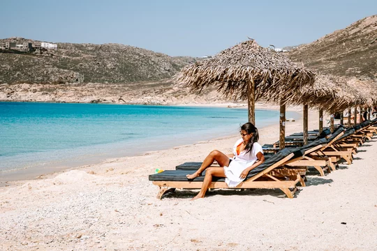 Sezlonguri Grecia plaja Mykonos