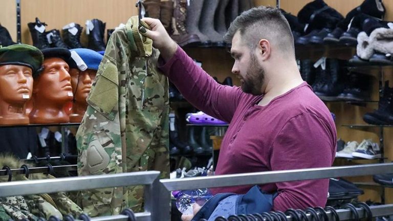 Contractorii armatei ruse în cele mai frumoase vremuri, de când e război. Prigojin SRL a înflorit din servit masa și spălat haine pentru militari