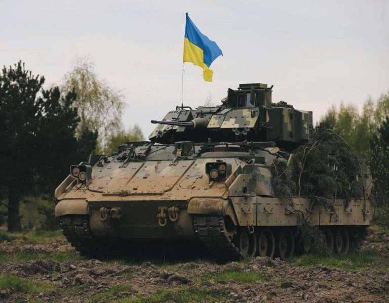 VIDEO | „Fetițo, am fost scoși! Nu plânge, suntem deja acasă” / Locuitori din Robotine, evacuați de militarii ucraineni care au eliberat satul