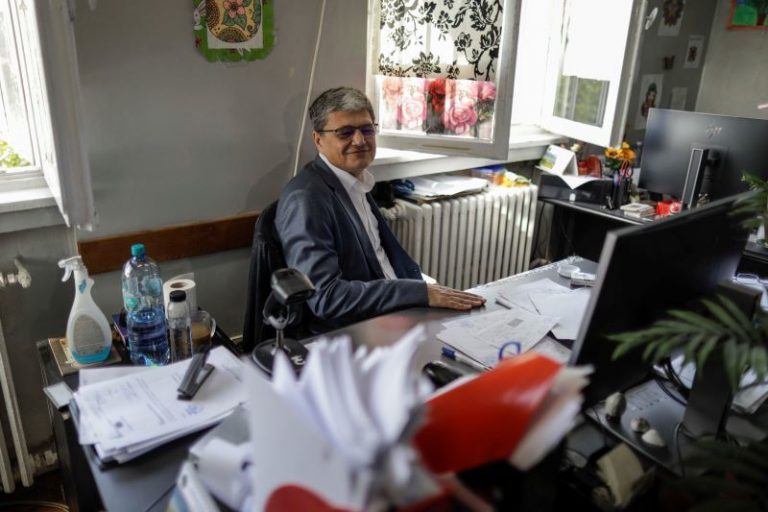 Marcel Boloş şi-a făcut cruce şi a spus de câteva ori „Doamne fereşte”, după ce a văzut condiţiile în care lucrează angajaţii din sistem
