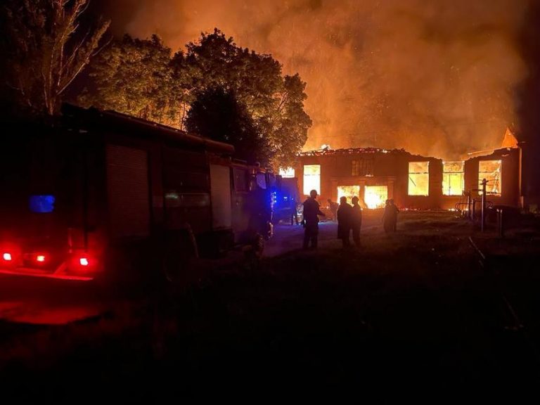 Bombardamentele ruseşti s-au intensificat în mai multe regiuni din Ucraina, inclusiv în vest şi la Kiev. Moscova a atacat cu cel puţin patru rachete supersonice