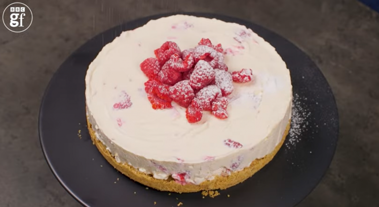 VIDEO | Cheesecake cu zmeură. Rețeta fără coacere