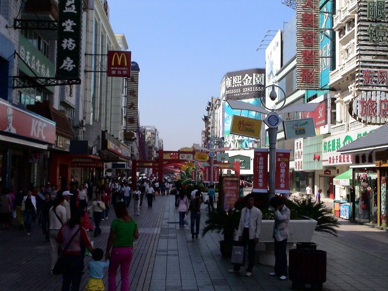 CNN: În China, milenialii sunt deja prea bătrâni pentru unii angajatori