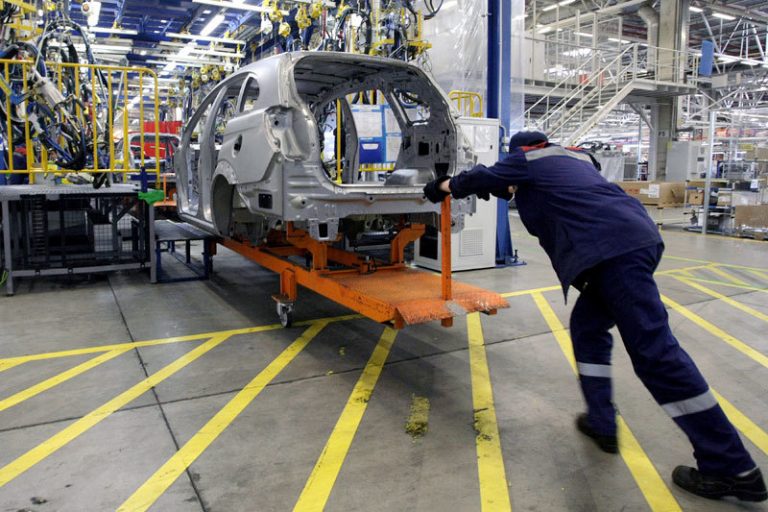 ”Detroitul Europei” va fi printre cei mai afectaţi producători auto de tarifele impuse de Trump