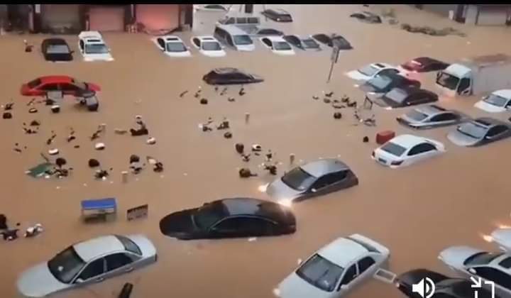 Ploi record la Beijing după una dintre cele mai puternice furtuni care au lovit China în ultimii ani / Cel puţin 11 morţi