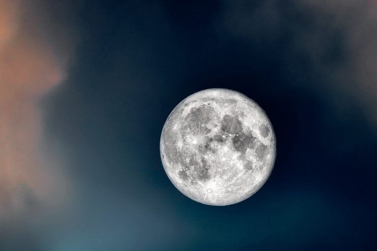 Rusia anunţă că are în vedere amplasarea unei centrale nucleare pe Lună alături de China