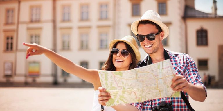 Românii cheltuiesc mai mult ca turişti în străinătate decât cheltuiesc turiştii străini în România